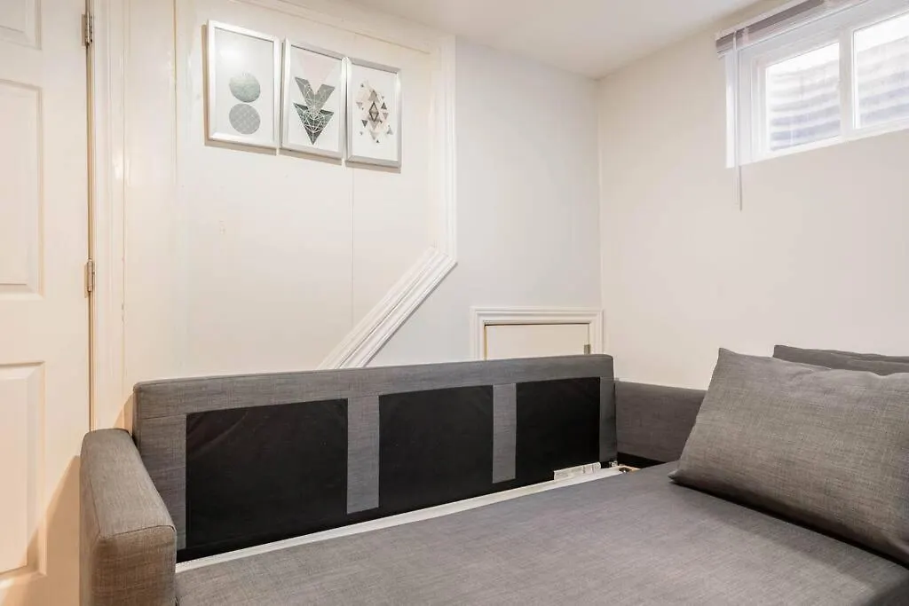 Cozy Nest Basement Unit Apartment Hamilton