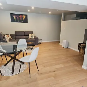 Apartment Lovely 1 Bedroom Near Town Canada